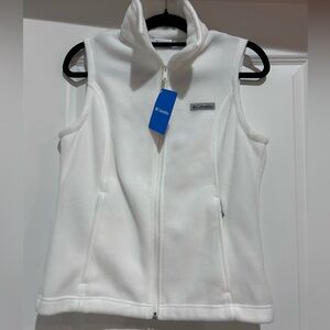 Women’s white fleece Columbia vest size medium